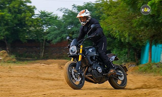 Moto Morini Seiemmezzo Scrambler First Ride Review: Ciao India!