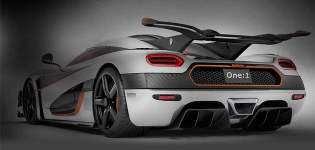 Just a few days back we heard about the Hennessey Venom GT going crazy at 435 km/h, beating the Bugatti Veyron's speed record (well sort of). But now there is a new kid on the block and it's called the Koenigsegg One:1