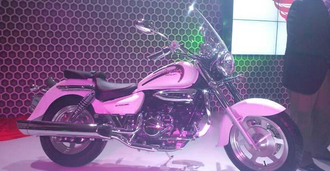 Hyosung, today, launched the Aquila GV250 at the Delhi Auto Expo. Having already launched the 650cc, the 250cc version is all about attracting the younger generation to the Aquila brand.