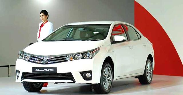 Toyota dealers across India have started taking orders for the 2014 Altis facelift - which is expected to be launched by the end of May, with deliveries starting from the first week of June - for a sum of Rs. 50,000.