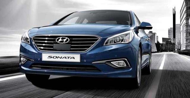 Taking its design cues from the company's all new Genesis sedan, the new Sonta is surely a much better looking car now than the outgoing version. The sedan gets a new grille and long headlamps, which are also seen in the Genesis.