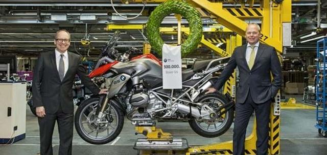 BMW Motorrard rolled of the 500000th GS off the assembly line at its Berlin-Spandua facility. The plant has manufactured BMW Motorrad machines for the world market since 1969, including all BMW GS models with their boxer engines.
