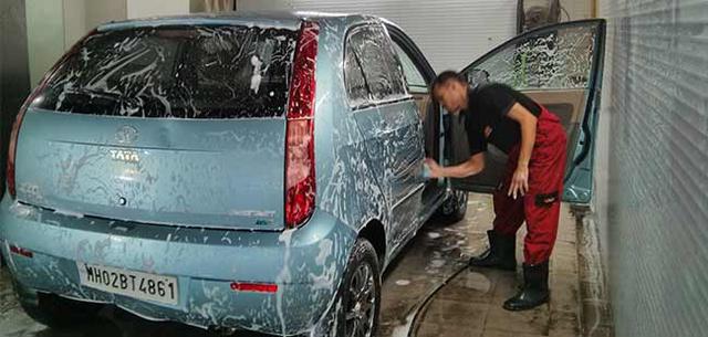 Getting your car clean might not be the easiest of tasks for you, but for experts like 3M, who have been in the industry for a long while, it is not only easy but work done with extreme care. We visit a 3M Car care centre to find out for sure.