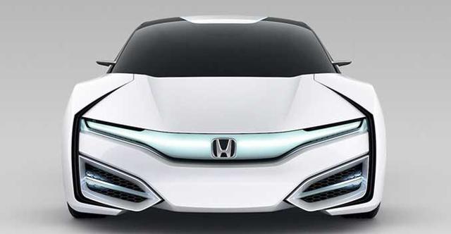 Honda Motor Co Ltd and Toyota Motor Corp plan to launch fuel-cell vehicles in the consumer market in 2015, with each producing about 1,000 eco-friendly cars a year, the Nikkei newspaper reported.