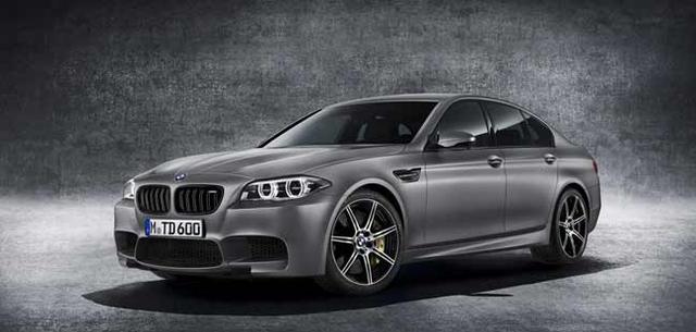 We told you about BMW revealing the '30 Jahre M5' soon and also showed you the leaked pictures. BMW has fully revealed the '30 Jahre M5' special edition and oh it's gorgeous.