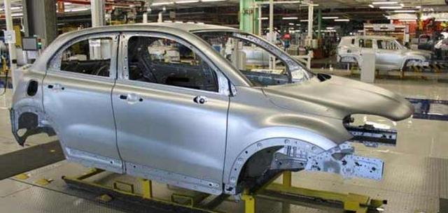 Fiat has released a couple of photos with the 500X's production body. The pictures were taken in Italy at Fiat's Melfi plant where the vehicle will be produced on the same assembly line as the Jeep Renegade since both vehicles share the platform.