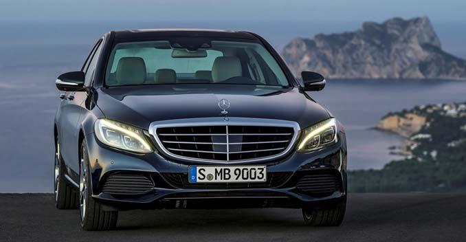 The latest from the house of Mercedes-Benz is the latest iteration of its best-selling sedan, that has in the past seemed almost humble in comparison to most its portfolio-mates. And now for the first time in many years, it is looking like it can be a flag-bearer for the brand.