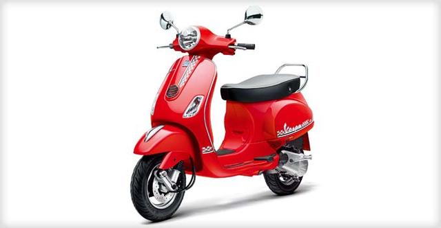 Piaggio has launched the limited edition Vespa Esclusivo. Aimed at 'aspirant' youth, the Esclusivo is all about making a fashion statement with its bright hues and stylish decals. This is the first limited edition Vespa in India and only 1000 units will be made.