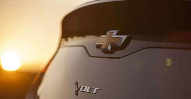 Chevrolet teased the first image of the 2016 Volt. The company will unveil the all-new car at the 2015 North American International Auto Show. There are not many details available but one look at the image and we can see a few differences.