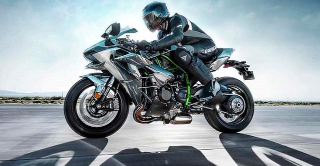The H2 is the street legal version of the track-only bike - the Ninja H2R that produces a mind-boggling 300PS (296bhp). With such immense power, the H2R is the most powerful regular-production bike ever.