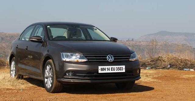 Volkswagen India today launched the new Jetta and has priced the car at Rs. 13.87 lakh (ex-showroom, Mumbai). One must know that this is not the next-generation of the Jetta, but only a facelift. Even though it is merely a facelift, the German carmaker has tried its best to do justice to the car by making it look more grown-up.