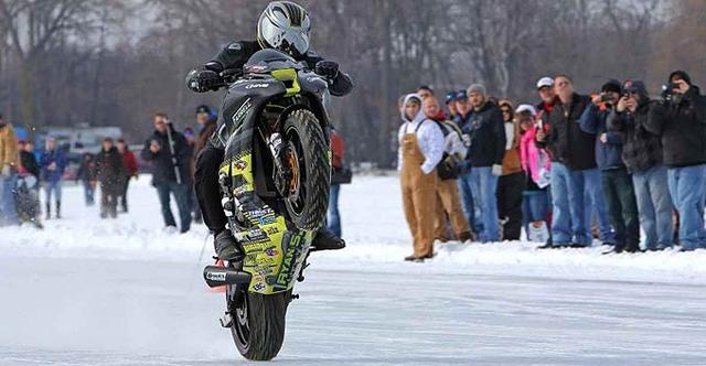 Rider Sets Guinness Record By Doing a Wheelie on Ice at 188km/h
