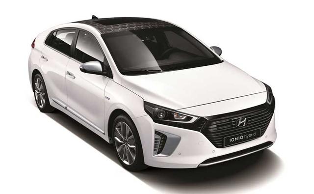 The Hyundai IONIQ Hybrid has been launched in Korea in its gasoline/electric hybrid (HEV) form although the company has confirmed that it will be offered with 2 other powertrain options in the future, namely a plug-in hybrid (PHEV) variant and a fully electric (EV) variant.