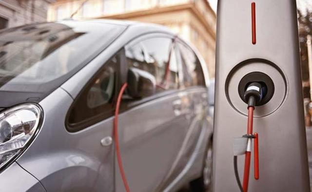 The Indian government is offering incentives to the tune of Rs 1.38 lakh on hybrid an electric vehicles to try and encourage more and more carmakers to make cheaper green vehicles.