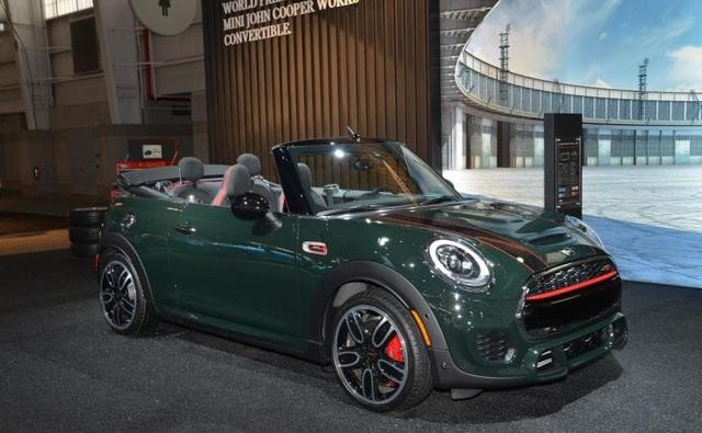 Adding to the exciting cars unveiled at the 2016 New York Auto Show, British carmaker MINI has showcased its top-of-the-line John Cooper Works Convertible.