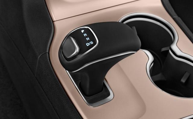 Fiat Chrysler Automobiles (FCA) has issued a global recall for 1.1 million vehicles after receiving complaints for its confusing transmission shifter.