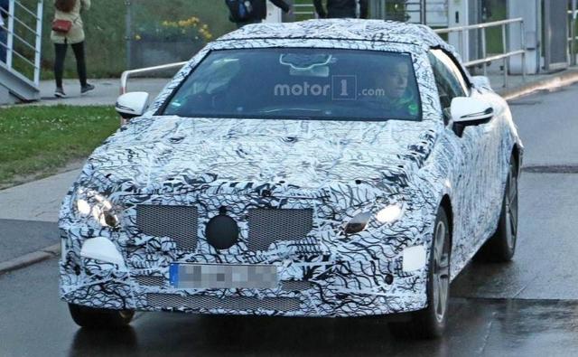 Mercedes-Benz has started working on the 2017 version of the E-Class cabriolet and the car was recently spotted testing draped in full camouflage.