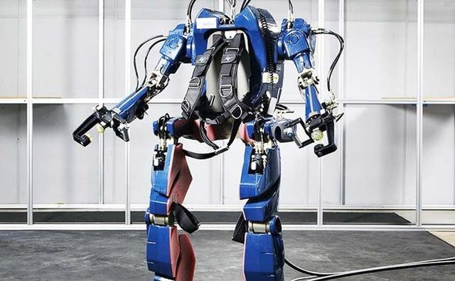 When Hyundai is not working on cars, planes or designing heavy equipment, it isn't really twiddling its thumbs. This is when we see some crazy ideas pouring out from the South Korean marquee and this time it's a wearable robot prototype, which it says is more or less like the Iron Man suit.