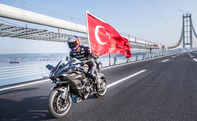 World Supersport rider Kenan Sofuoglu hit the top speed record of 400 kmph on the Kawasaki Ninja H2R in Turkey in less than 30 seconds.