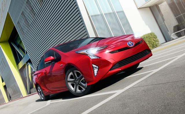 The fourth generation Toyota Prius Hybrid has been launched in the country priced at Rs. 38.96 lakh (ex-showroom, Delhi) for the single Z8 variant. The new generation model was launched internationally last year and was also showcased by the Japanese carmaker at the 2016 Auto Expo in India. The car is on display at Toyota dealerships across the country, while bookings have also commenced for the fully imported model.