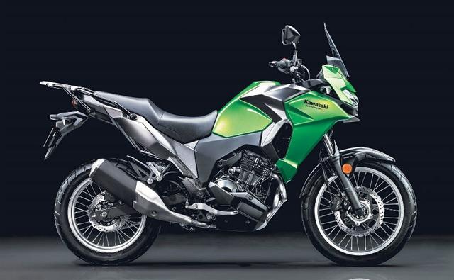 The flavour of the season is small capacity ADV at the on-going EICMA 2016 Motorcycle Show. First, the BMW G 310 GS, then the Suzuki DL250 V-Strom and now the Kawasaki Versys-X 300! It was not a far-fetched idea too. Kawasaki always had the 296cc parallel-twin that is in use in the Ninja 300 and the and the only challenge was to scale down the bigger Versys models. Needless to say, Kawasaki aced that challenge with all-new bodywork and chassis. The baby Versys will get 41mm long travel forks up front and a Uni-Trak gas-charged monoshock at the rear.