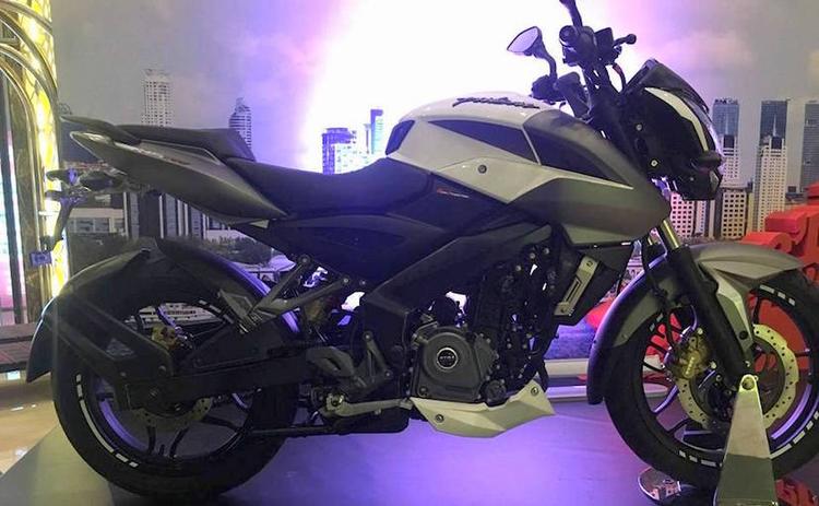 2017 Bajaj Pulsar 200NS With New Colour Showcased At Dealer Meet In Turkey