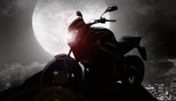 The Bajaj Dominar 400 is the new flagship offering from Bajaj Auto and is has finally made its official debut in the premium motorcycle segment priced from Rs. 1.36 lakh (ex-showroom, Delhi). The bike competes with the KTM 200 Duke, Mahindra Mojo and Royal Enfield Classic 350. The Dominar 400 has come a long way since the concept, but has managed to retain most of the styling bits, while the mechanicals have seen a number of changes. The nameplate received of host of changes right from Pulsar CS 400, VS 400, to the Kratos. Power on the Bajaj Dominar comes from a 373cc single-cylinder DTS-i engine with a 6-speed transmission and a dual-channel ABS. The bike is primarily targeted towards riding long distances without having to compromise in power. The Dominar will surely stir up the 300-400cc segment in the country with its highly competitive price tag. With bookings commencing today at Rs. 9000, deliveries will begin in January next year.