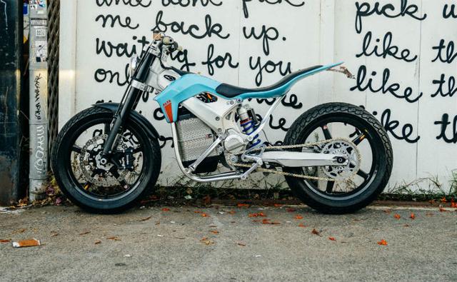 The electric two wheeler scene across the world is picking up pace and how! A small Silicon-Valley startup by the name of Alta Motors is making waves in the world of electric two-wheelers. It recently unveiled the Redshift ST, an electric street tracker motorcycle. The Redshift ST shares some of its components with the Redshift SM (SuperMoto) and Redshift MX (Motocross), which were revealed last year.