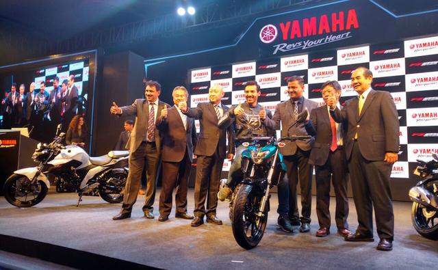 The Yamaha FZ25 street-fighter motorcycle has been officially launched in India priced at a competitive Rs. 1,19,500 (ex-showroom, Delhi). The all-new offering from the bike maker expands brand FZ further and will be locking horns with the TVS Apache RTR 200 4V, Bajaj Pulsar NS200 and the likes. With a fantastic pricing, the new Yamaha FZ 25 is also the most affordable 250 cc motorcycle currently on sale in the country.