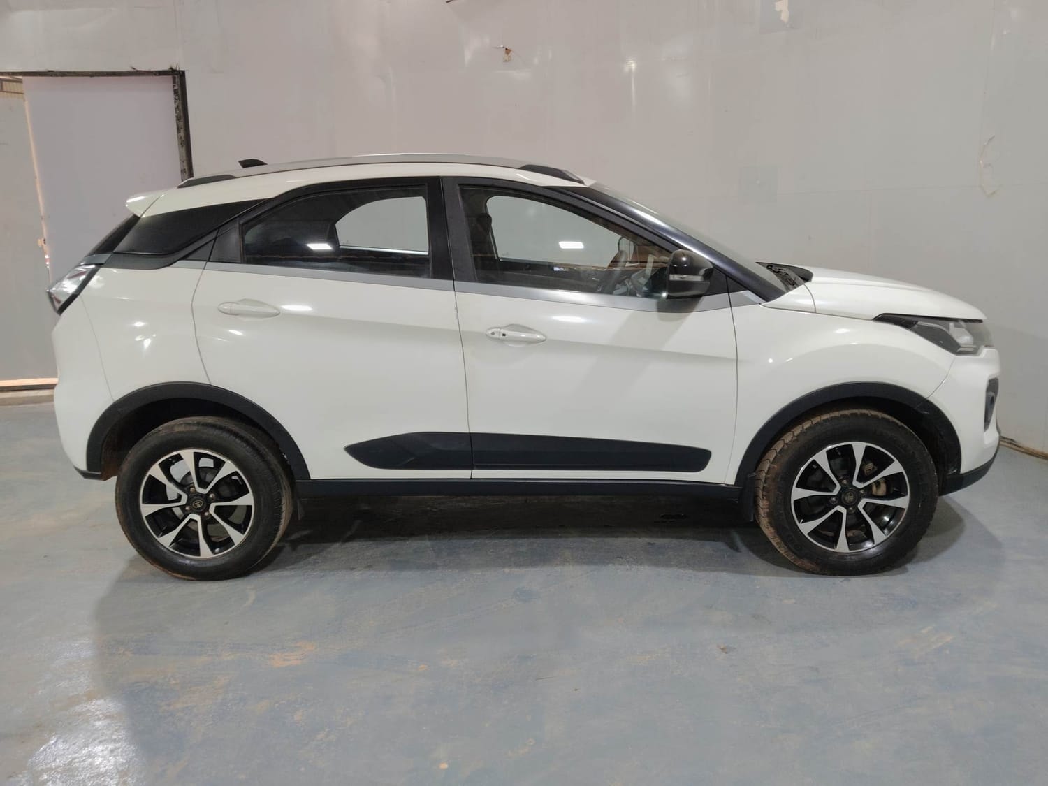 View 2020 Tata Nexon XZA Plus Diesel Image 6 Used 2020 Tata Nexon XZA Plus Diesel Image 6