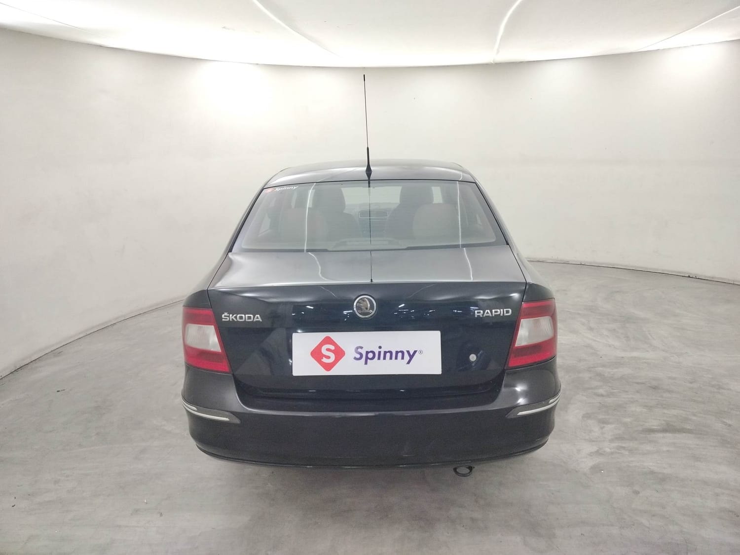 View 2015 Skoda Rapid 1.5 TDI CR Elegance AT Image 4 Used 2015 Skoda Rapid 1.5 TDI CR Elegance AT Image 4