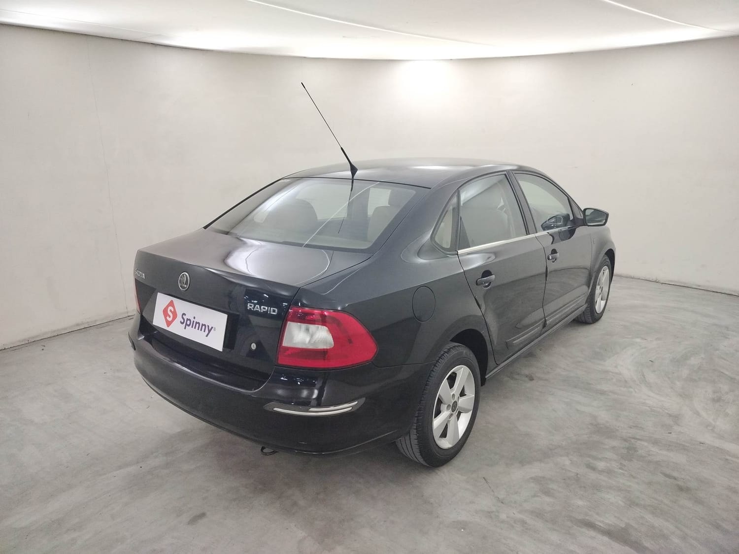 View 2015 Skoda Rapid 1.5 TDI CR Elegance AT Image 5 Used 2015 Skoda Rapid 1.5 TDI CR Elegance AT Image 5