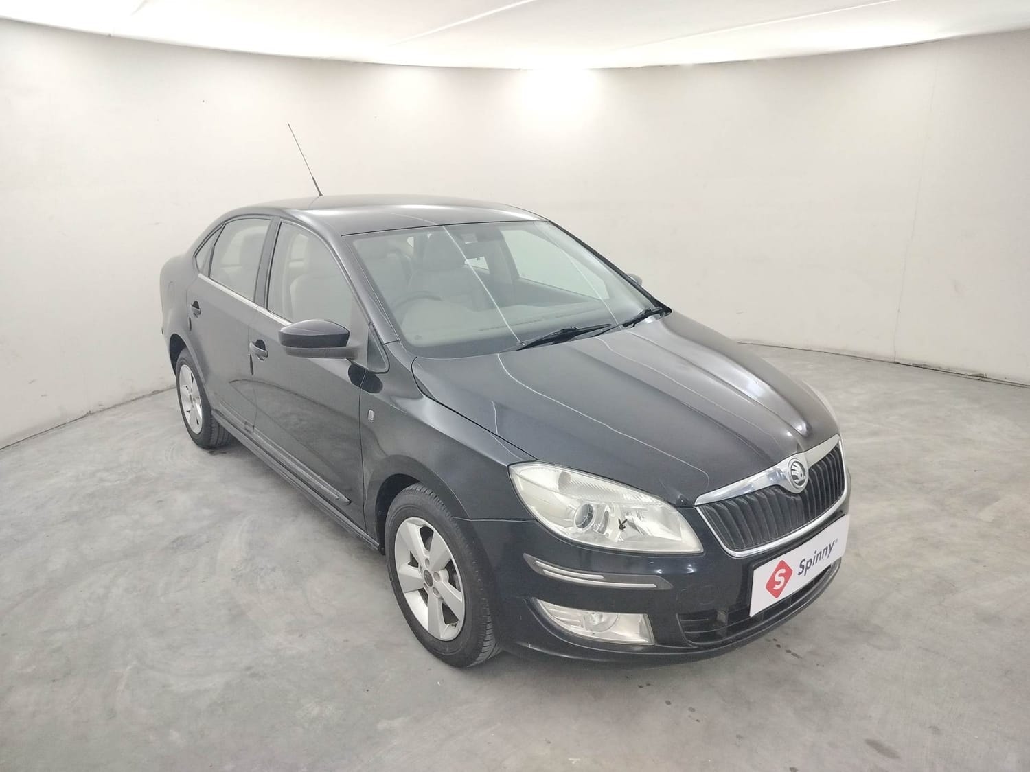 View 2015 Skoda Rapid 1.5 TDI CR Elegance AT Image 7 Used 2015 Skoda Rapid 1.5 TDI CR Elegance AT Image 7