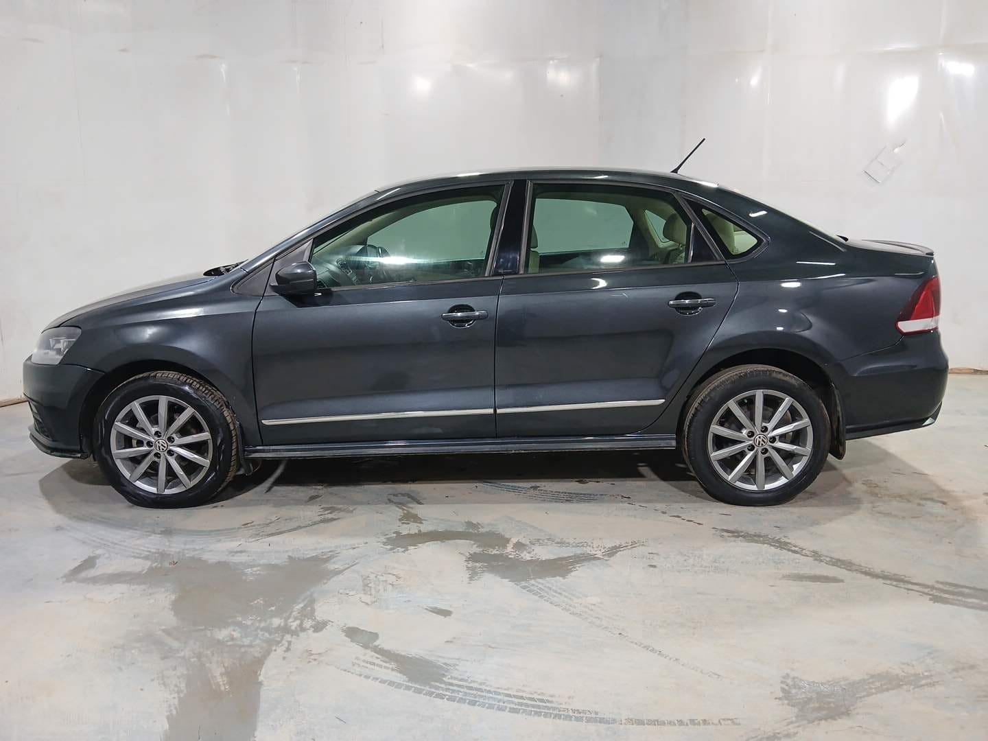 View 2020 Volkswagen Vento 1.0 L TSI Highline Plus Petrol AT Image 2 Used 2020 Volkswagen Vento 1.0 L TSI Highline Plus Petrol AT Image 2