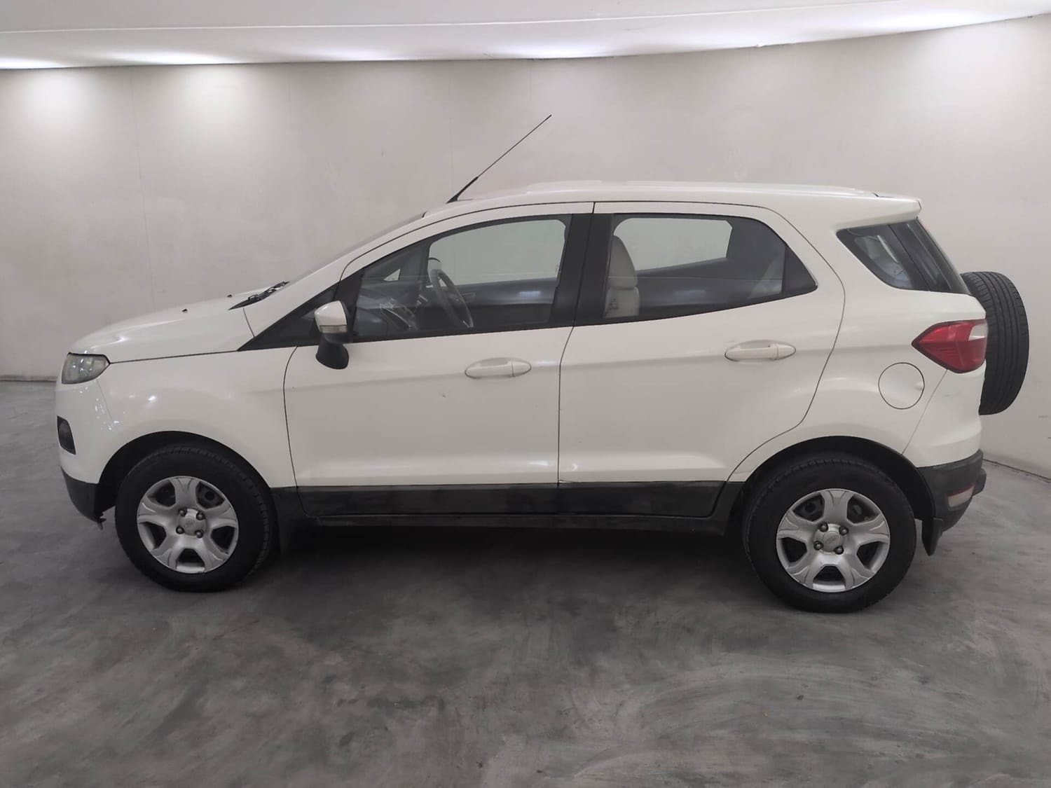 View 2016 Ford EcoSport 1.5 TDCi Diesel Trend BS IV Image 2 Used 2016 Ford EcoSport 1.5 TDCi Diesel Trend BS IV Image 2