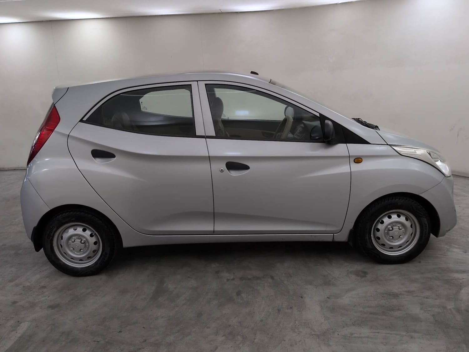 View 2018 Hyundai EON Era Plus Image 6 Used 2018 Hyundai EON Era Plus Image 6