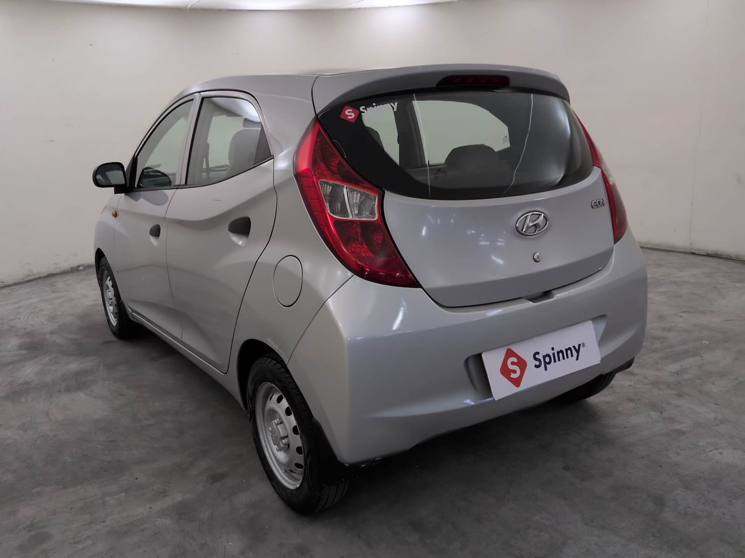 View 2018 Hyundai EON Era Plus Image 3 Used 2018 Hyundai EON Era Plus Image 3