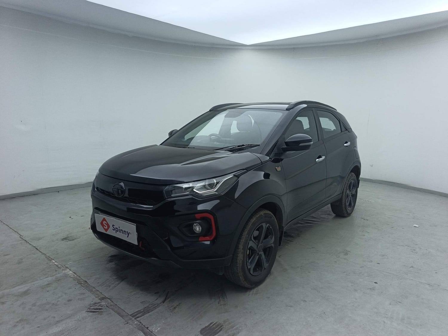 View 2023 Tata Nexon Revotorq XZA Plus Luxs AMT Red Dark Edition Image 1 Used 2023 Tata Nexon Revotorq XZA Plus Luxs AMT Red Dark Edition Image 1