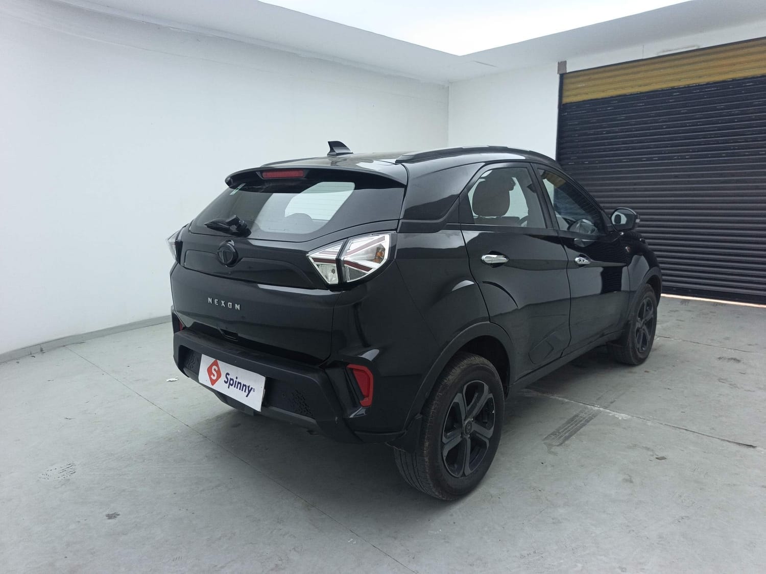 View 2023 Tata Nexon Revotorq XZA Plus Luxs AMT Red Dark Edition Image 5 Used 2023 Tata Nexon Revotorq XZA Plus Luxs AMT Red Dark Edition Image 5