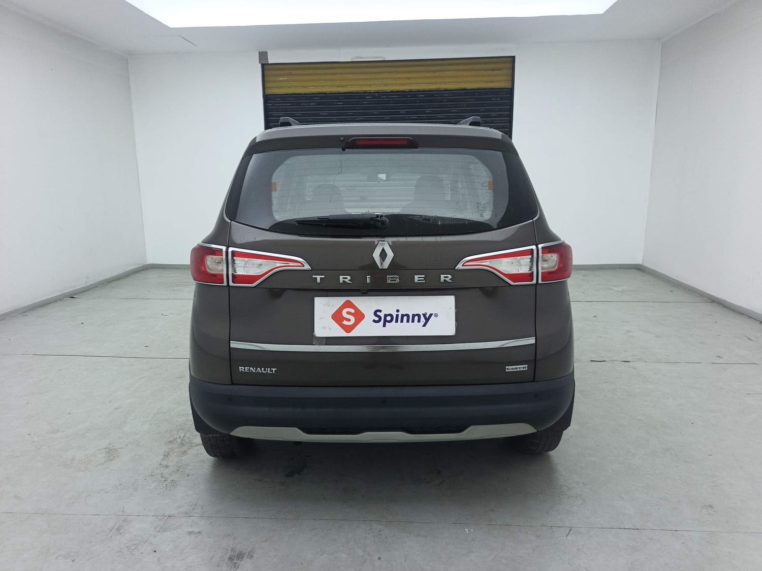 View 2022 Renault Triber RXZ AMT Image 4 Used 2022 Renault Triber RXZ AMT Image 4