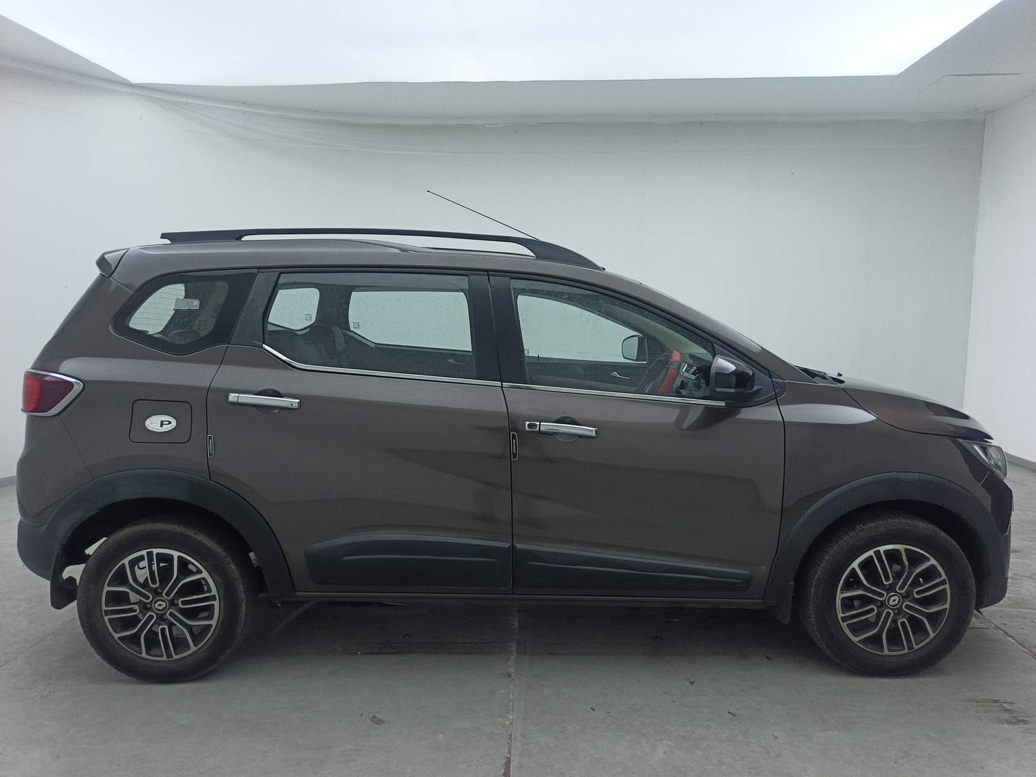 View 2022 Renault Triber RXZ AMT Image 6 Used 2022 Renault Triber RXZ AMT Image 6
