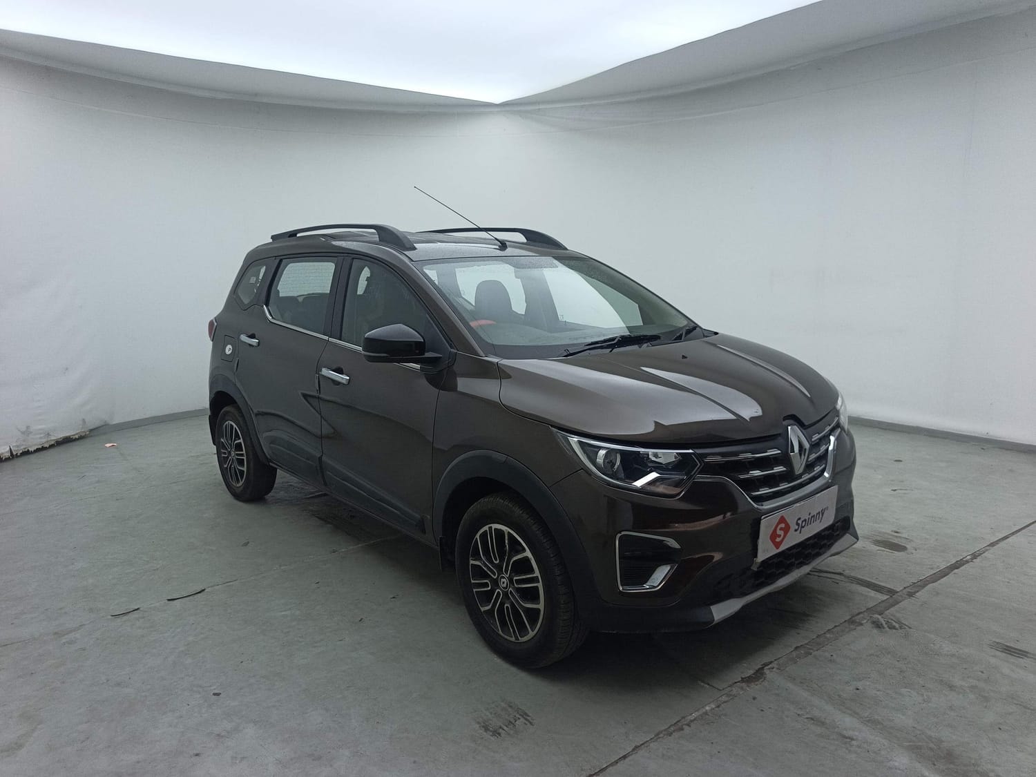 View 2022 Renault Triber RXZ AMT Image 7 Used 2022 Renault Triber RXZ AMT Image 7