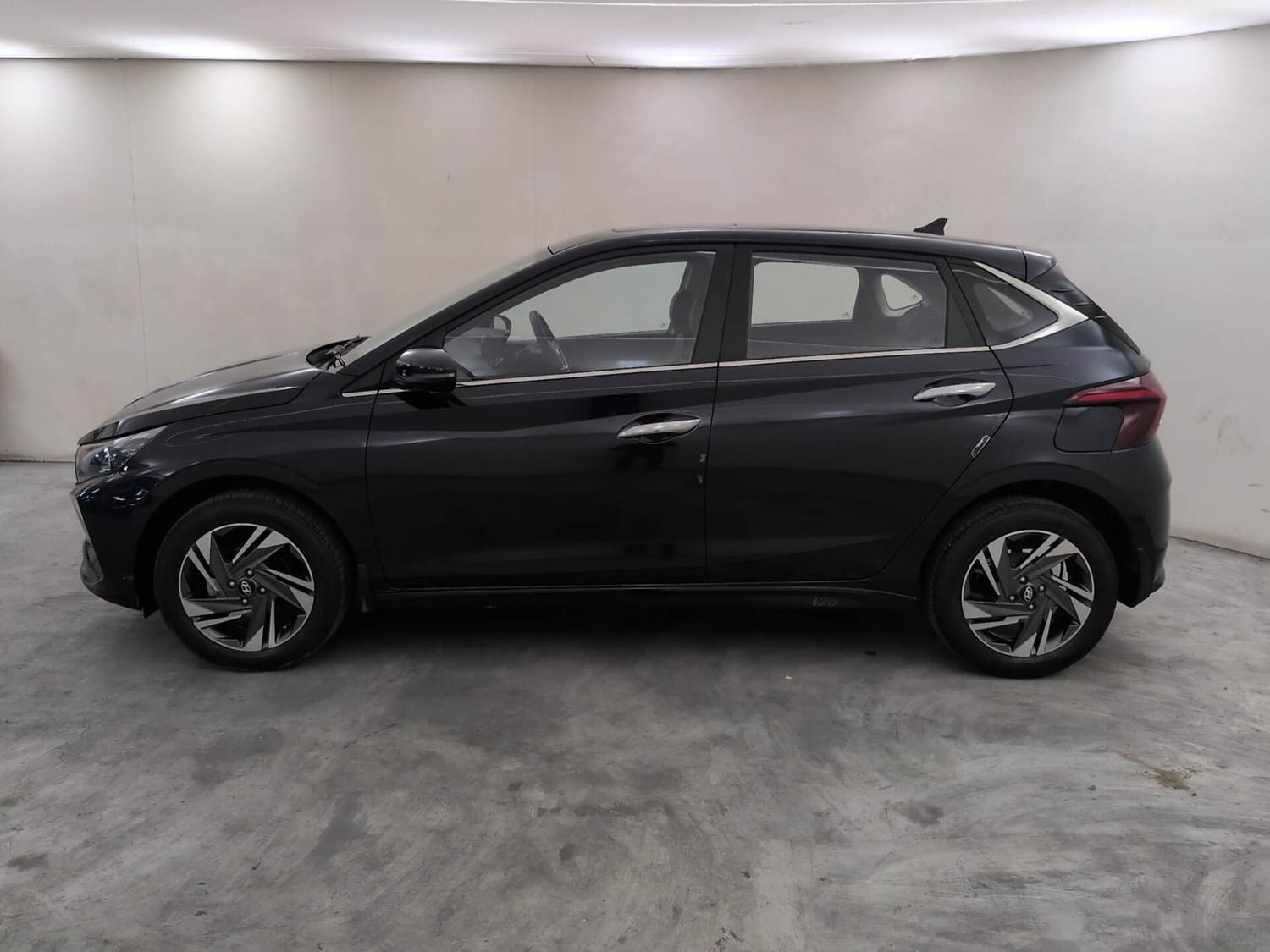 View 2023 Hyundai Elite i20 1.0 Asta Option DCT Petrol Image 2 Used 2023 Hyundai Elite i20 1.0 Asta Option DCT Petrol Image 2