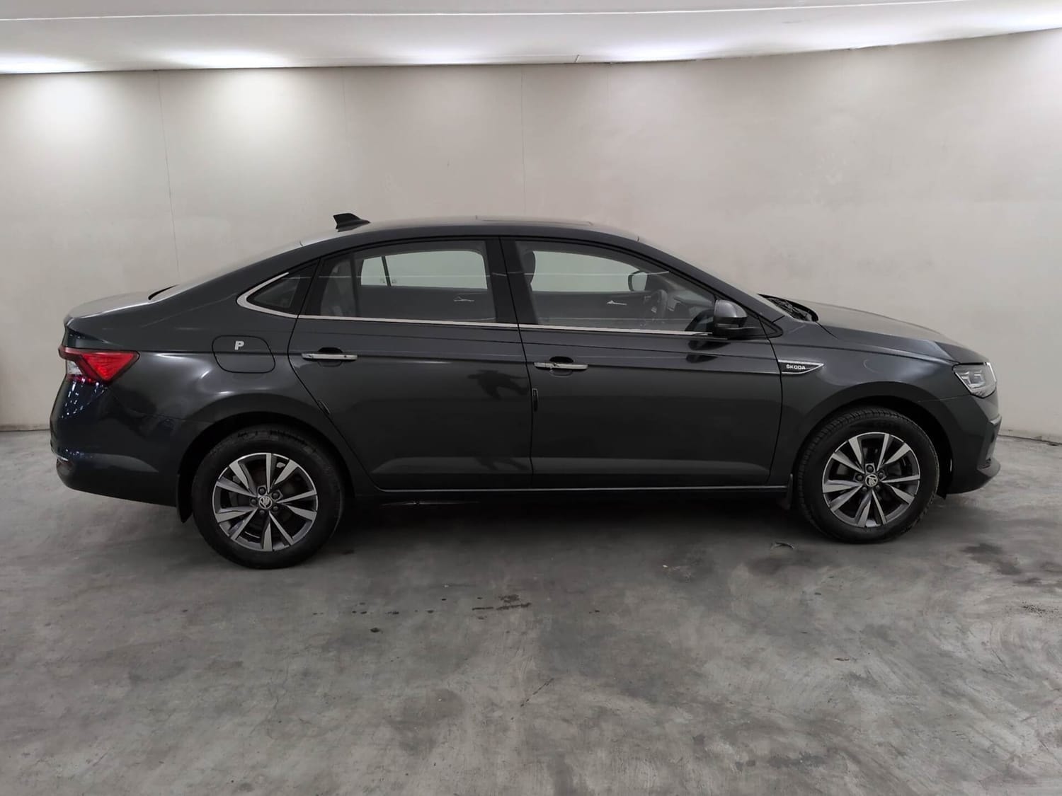 View 2023 Skoda Slavia Style 1.0 TSI AT Image 6 Used 2023 Skoda Slavia Style 1.0 TSI AT Image 6