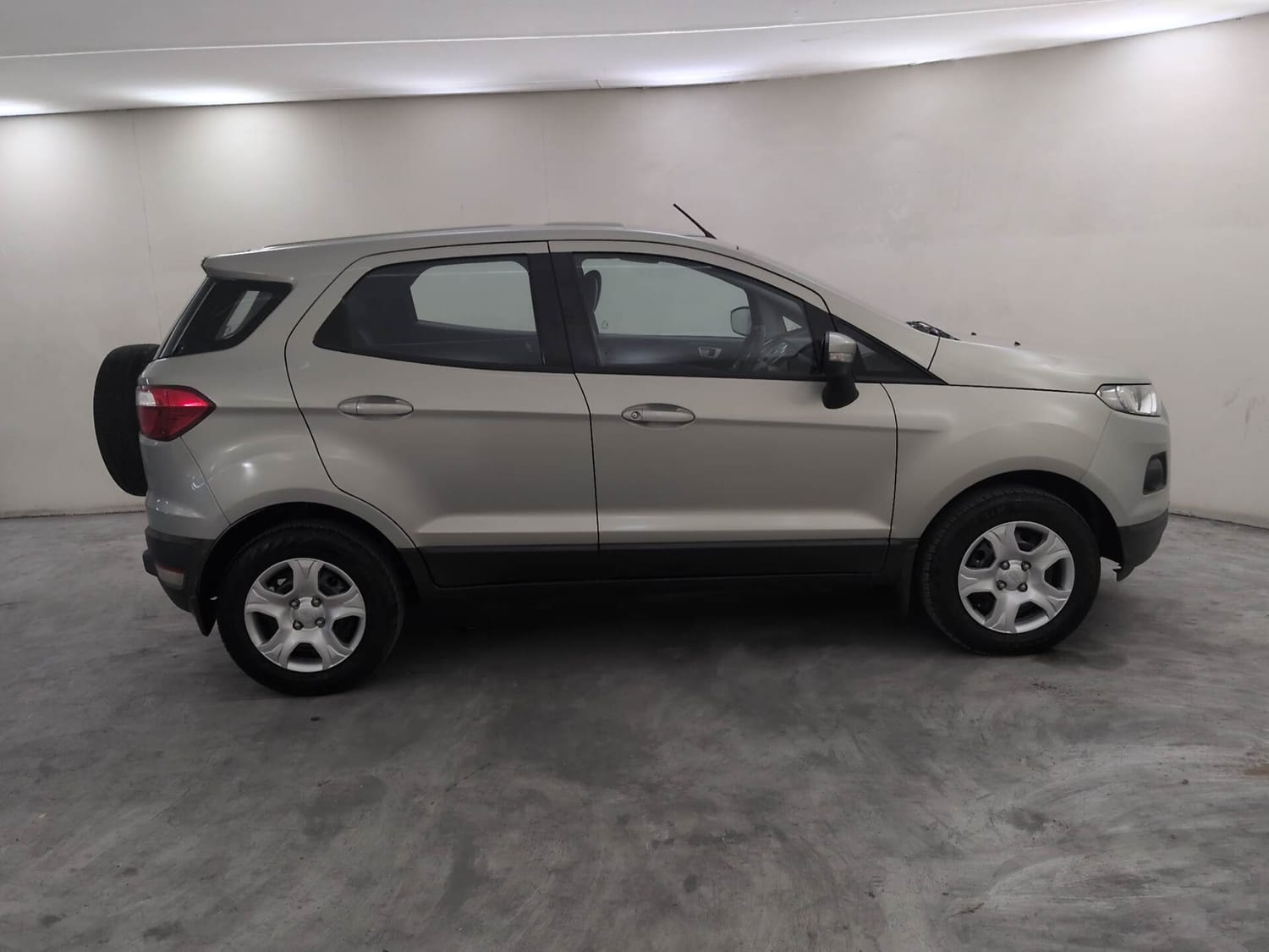 View 2015 Ford EcoSport 1.5 TDCi Diesel Trend BS IV Image 6 Used 2015 Ford EcoSport 1.5 TDCi Diesel Trend BS IV Image 6