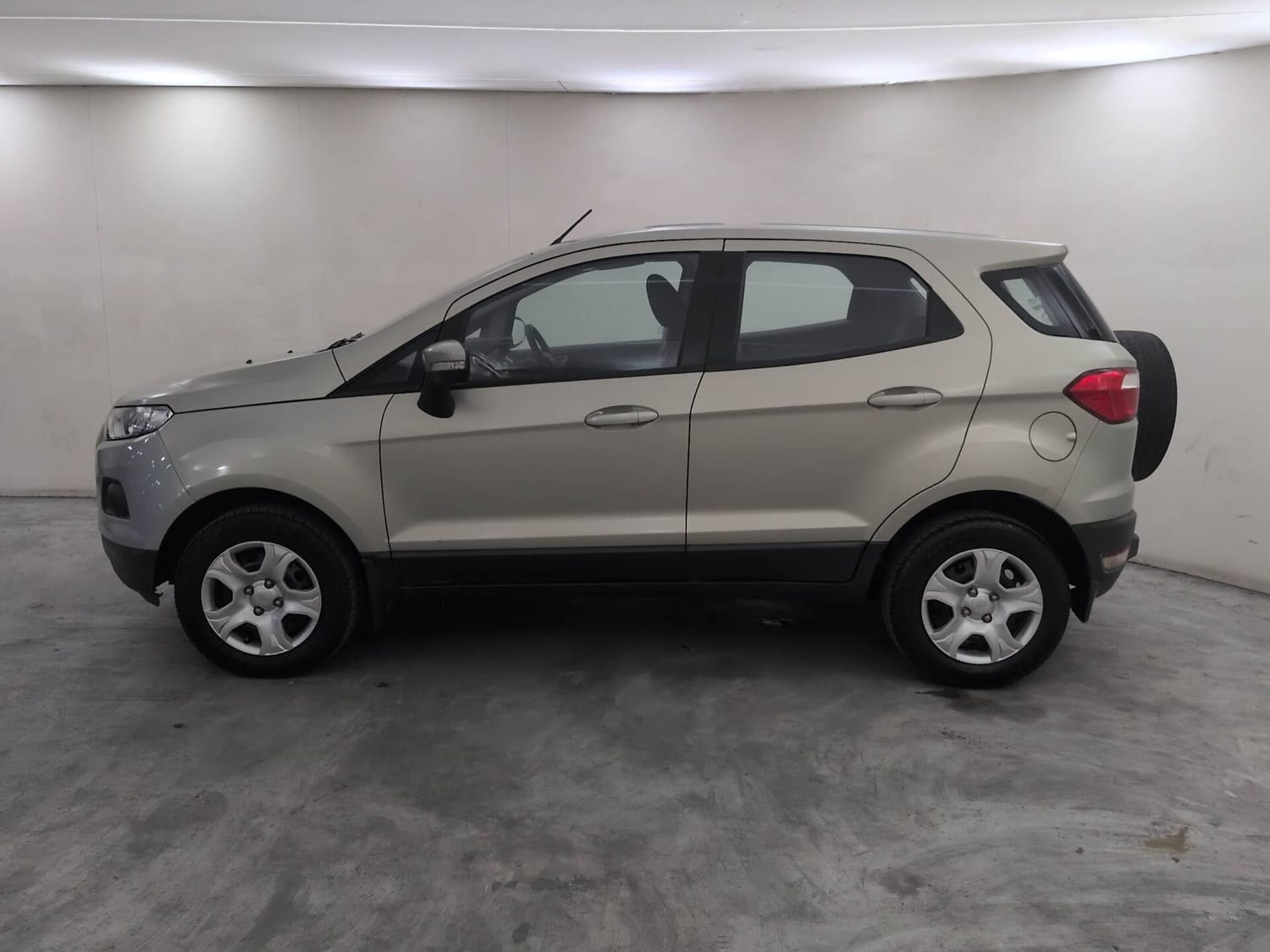 View 2015 Ford EcoSport 1.5 TDCi Diesel Trend BS IV Image 2 Used 2015 Ford EcoSport 1.5 TDCi Diesel Trend BS IV Image 2