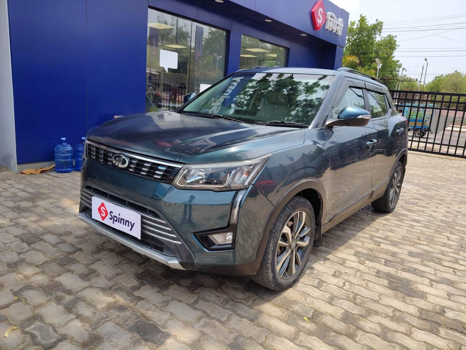 View 2021 Mahindra XUV300 W4 Petrol BS IV Image 1 Used 2021 Mahindra XUV300 W4 Petrol BS IV Image 1