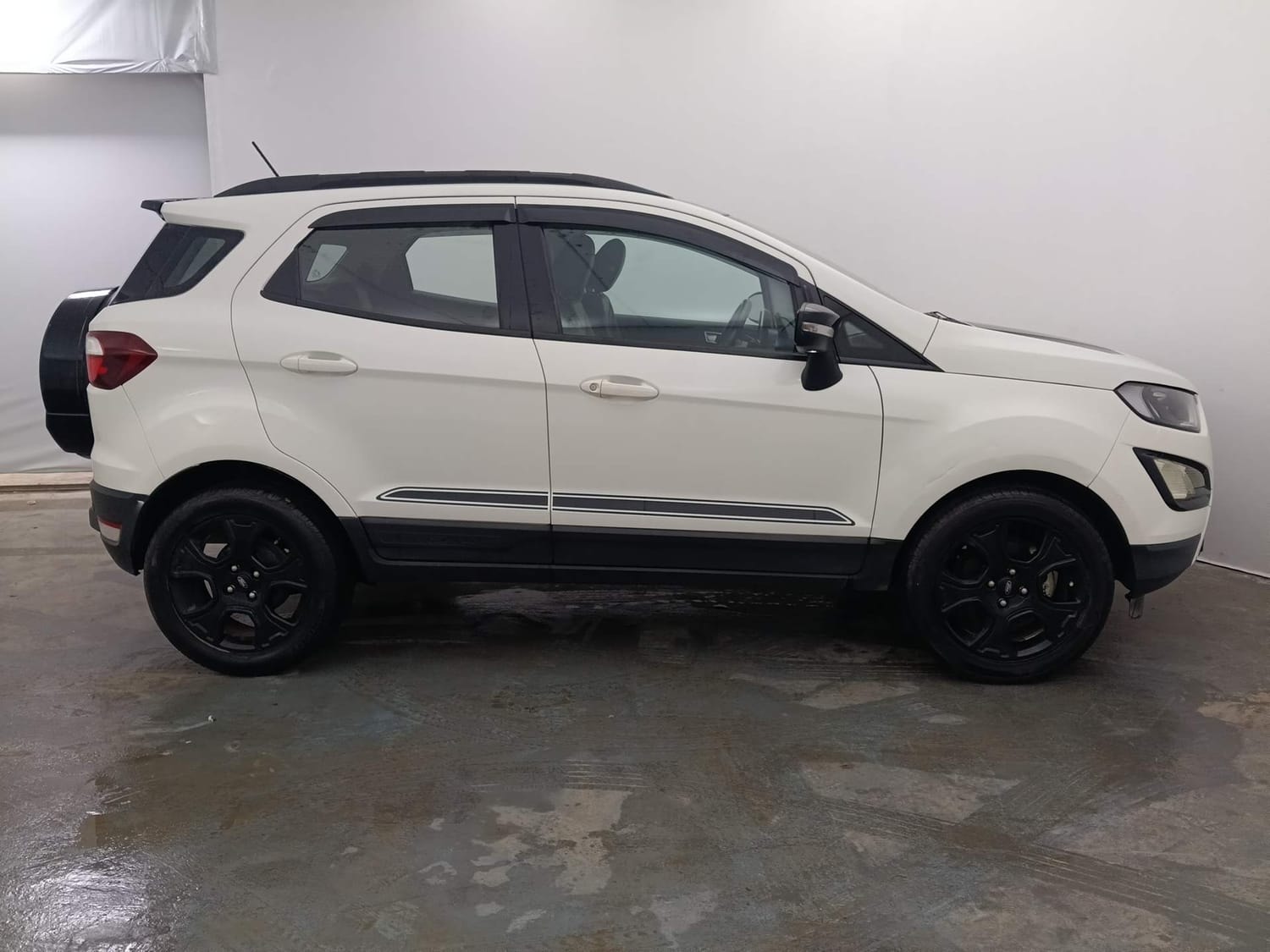 View 2019 Ford EcoSport 1.5 TiVCT Petrol Thunder Edition BS IV Image 6 Used 2019 Ford EcoSport 1.5 TiVCT Petrol Thunder Edition BS IV Image 6