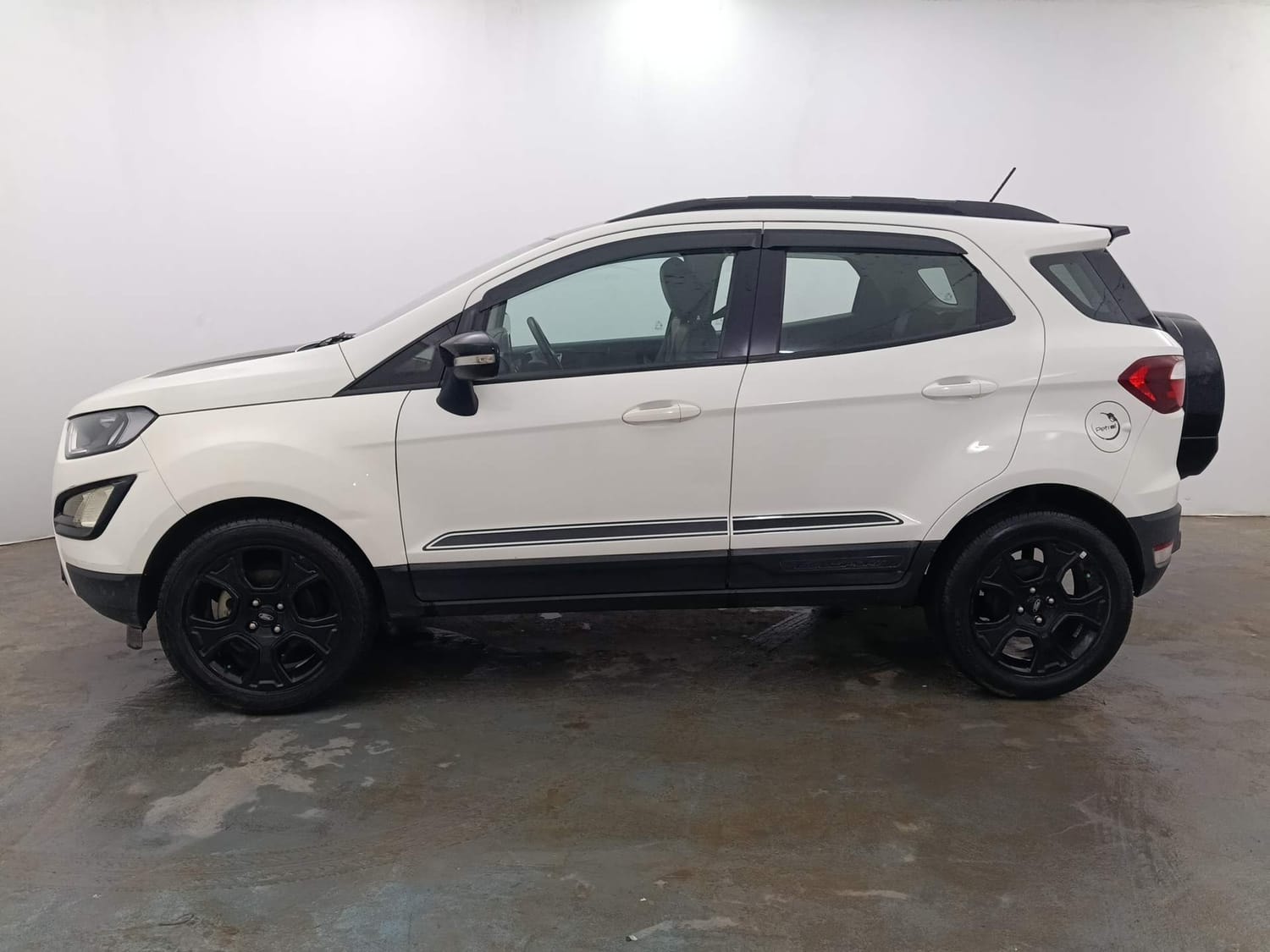 View 2019 Ford EcoSport 1.5 TiVCT Petrol Thunder Edition BS IV Image 2 Used 2019 Ford EcoSport 1.5 TiVCT Petrol Thunder Edition BS IV Image 2