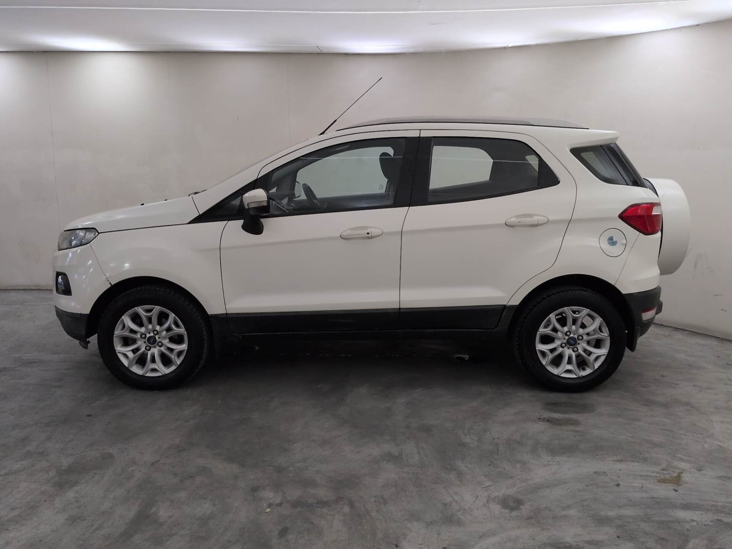 View 2016 Ford EcoSport 1.5 TDCi Diesel Titanium BS IV Image 2 Used 2016 Ford EcoSport 1.5 TDCi Diesel Titanium BS IV Image 2